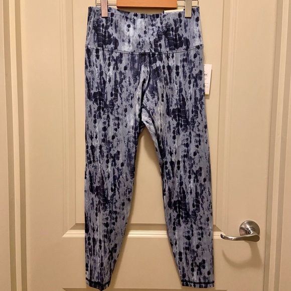 Old Navy Active Go-Dry Leggings - Picture 2 of 5